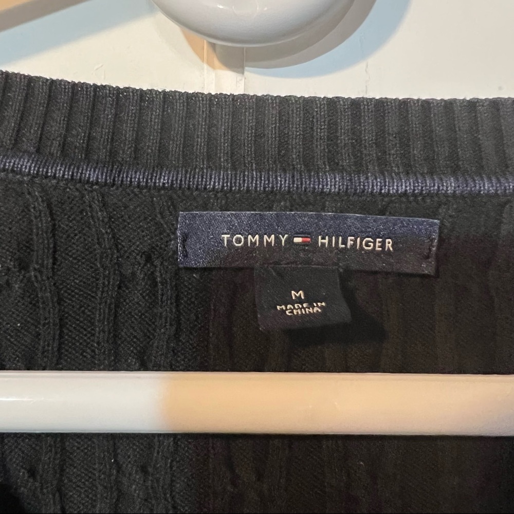 Tommy Hilfiger V-Neck Sweater Black Size Medium Knit Preppy Academia Professor - Picture 3 of 3
